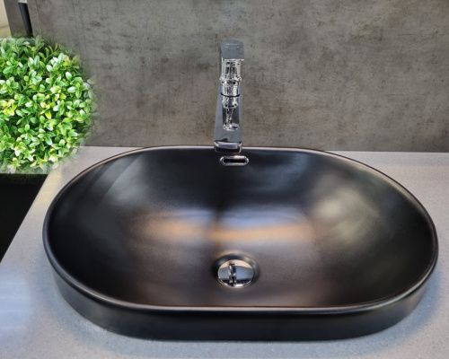 Раковина из сантехнического фаянса CeramaLux 5006CMB 60х40 встраиваемая цвет черный без отверстий под смеситель