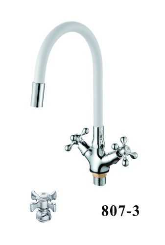 Смеситель для кухни D-Lin D153807-3 на мойку белый/хром