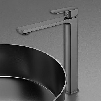 Смеситель для раковины Vincea Next VBF-1N2GM на столешницу вороненая сталь