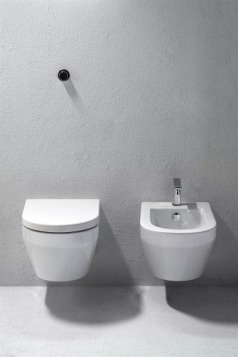 Чаша унитаза подвесная GSI Pura 881611_УЦ/2 цвет белый без сиденья безободковая смыв торнадо (раковина на задней стенке) - фото 3