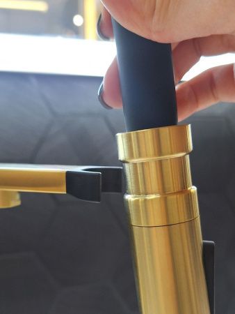 Смеситель для кухни AltroBagno Flusso AltroBagnoFlusso050202BG на мойку золото