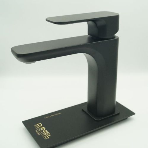 Смеситель Daniel Tiara TA605-15 на раковину черный