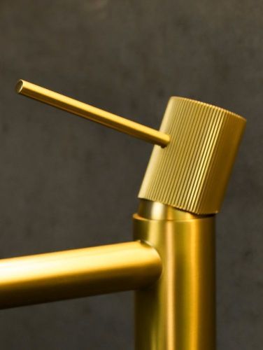Смеситель для раковины AltroBagno Bilancia AltroBagnoBilancia010227BG на столешницу золото - фото 5