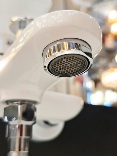 Смеситель для ванны AltroBagno Diretto AltroBagnoDiretto0209Bi настенный белый - фото 3