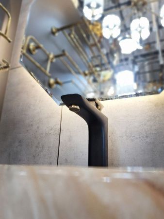 Смеситель для раковины AltroBagno Aperto AltroBagnoAperto010211NeOr на столешницу черный/золото