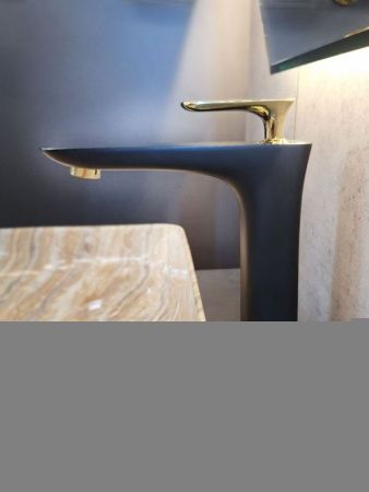 Смеситель для раковины AltroBagno Aperto AltroBagnoAperto010211NeOr на столешницу черный/золото