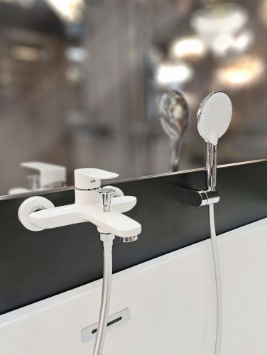 Смеситель для ванны AltroBagno Diretto AltroBagnoDiretto0209Bi настенный белый - фото 2