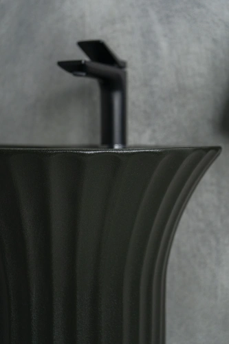 Раковина керамическая Gid Autonomo 81114 40х40 напольная цвет черный 1 отверстие под смеситель - фото 2