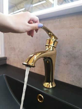 Смеситель AltroBagno Beatrice AltroBagnoBeatrice0114Or на раковину золото