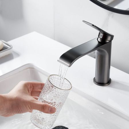 Смеситель Shevanik S4101T на раковину оружейная сталь