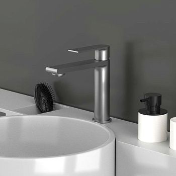 Смеситель Vincea Vogue VBF-1V1GM на раковину вороненая сталь