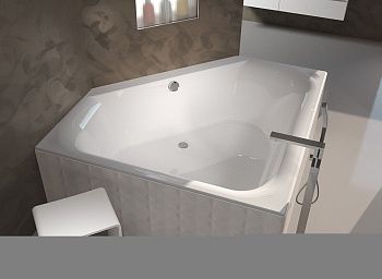 Ванна акриловая Riho AUSTIN B005001005 145х145 пристенная асимметричная без ножек