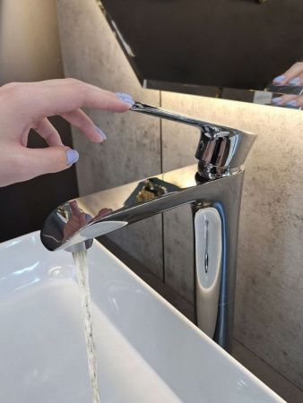 Смеситель для раковины AltroBagno Costanza AltroBagnoCostanza010218Cr на столешницу хром