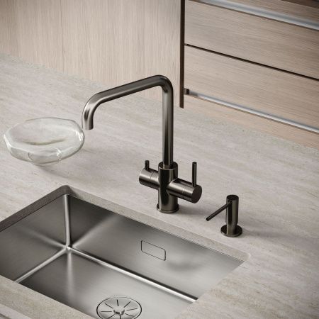 Смеситель для кухни Sancos Vela SC4013GG на мойку вороненая сталь