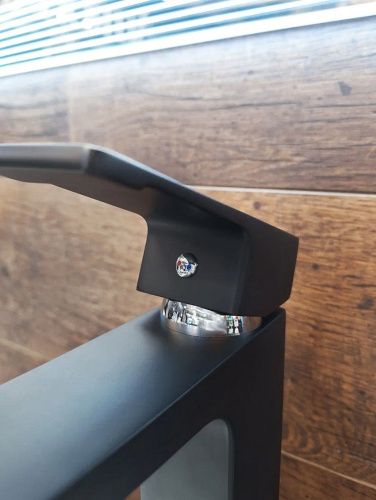 Смеситель для раковины AltroBagno Lamberto AltroBagnoLamberto010213MB на столешницу черный - фото 4